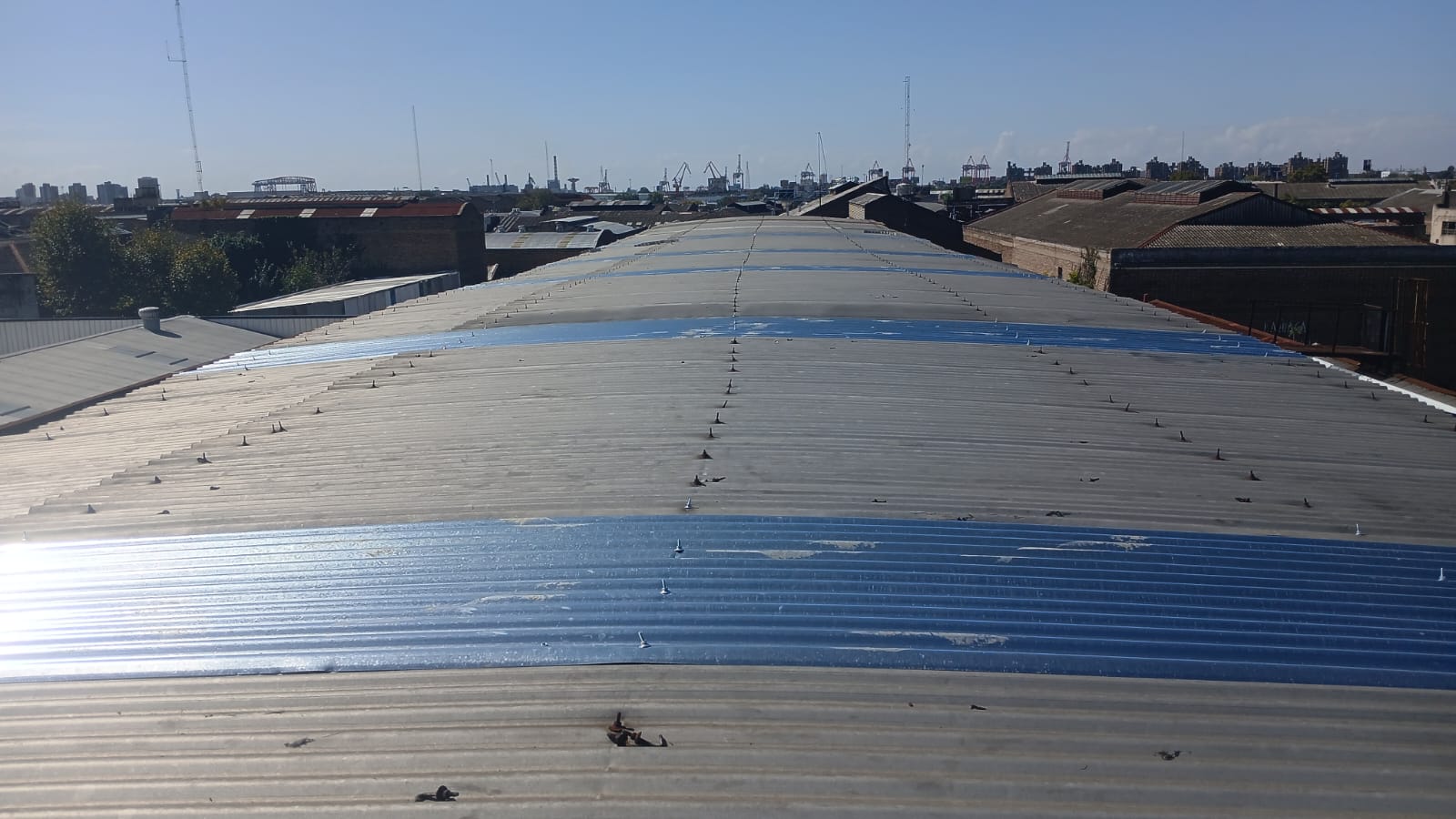 la imagen muestra un techo de tinglado